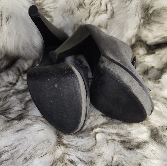 Gray high heel booties - Picture 4 of 4